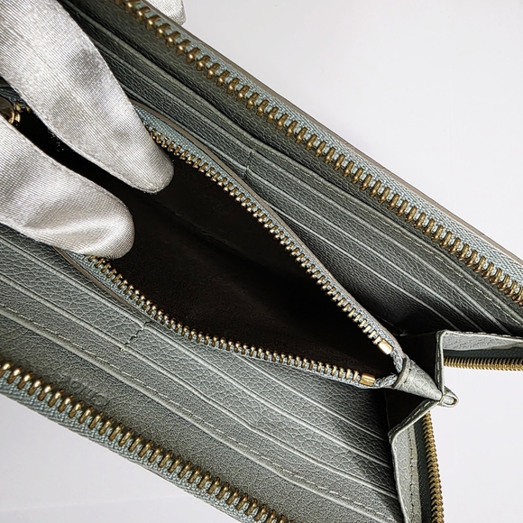 Chloe Long Wallet Zipper Around - Picture 6 of 11